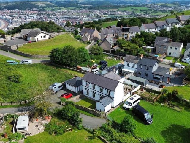 4 bedroom cottage for sale