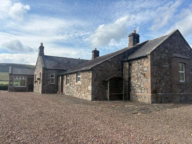 4 bedroom cottage for sale