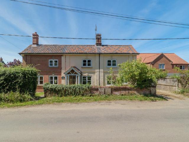 4 bedroom cottage for sale