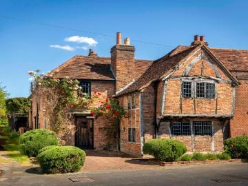 4 bedroom cottage for sale