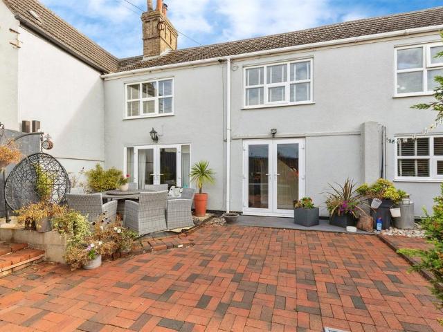 4 bedroom cottage for sale