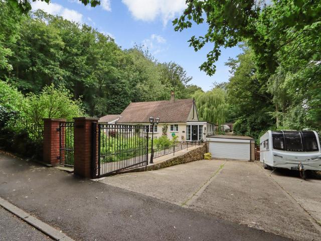 4 bedroom cottage for sale