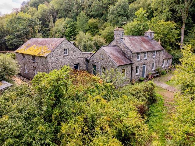 4 bedroom cottage for sale