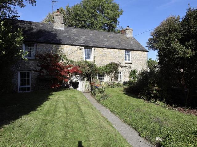 4 bedroom cottage for sale