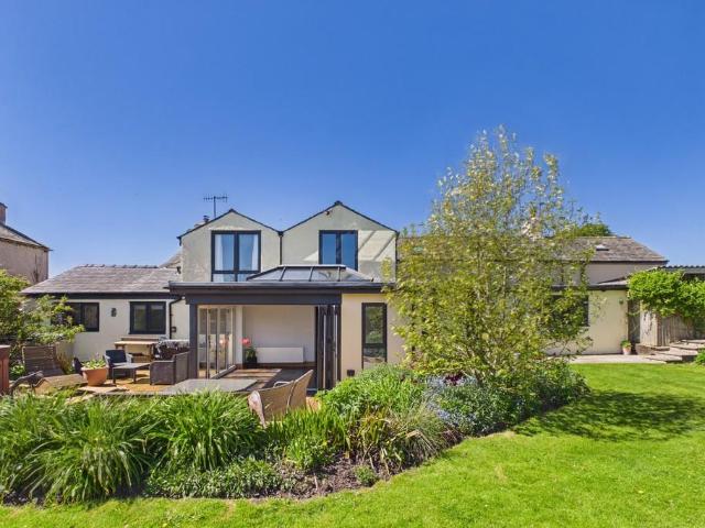4 bedroom cottage for sale