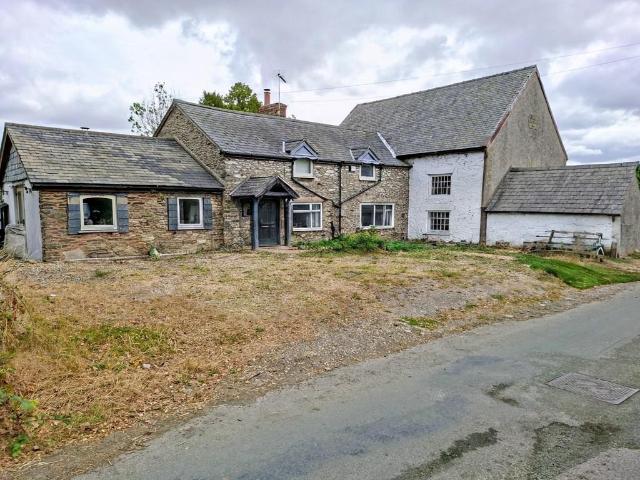 4 bedroom cottage for sale