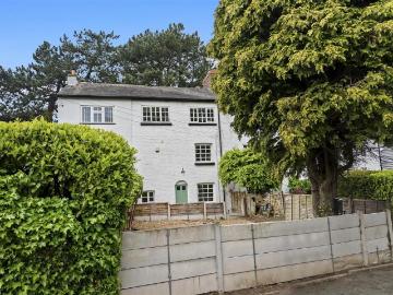 4 bedroom cottage for sale