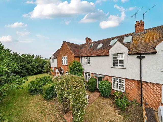 4 bedroom cottage for sale