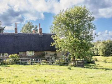 4 bedroom cottage for sale