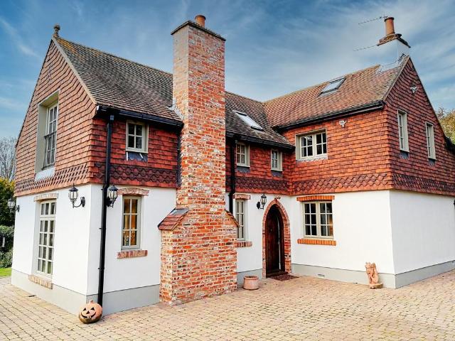 4 bedroom cottage for sale