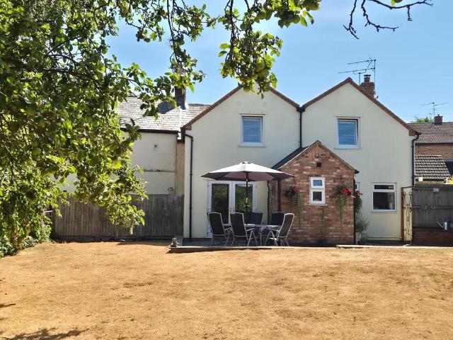 4 bedroom cottage for sale