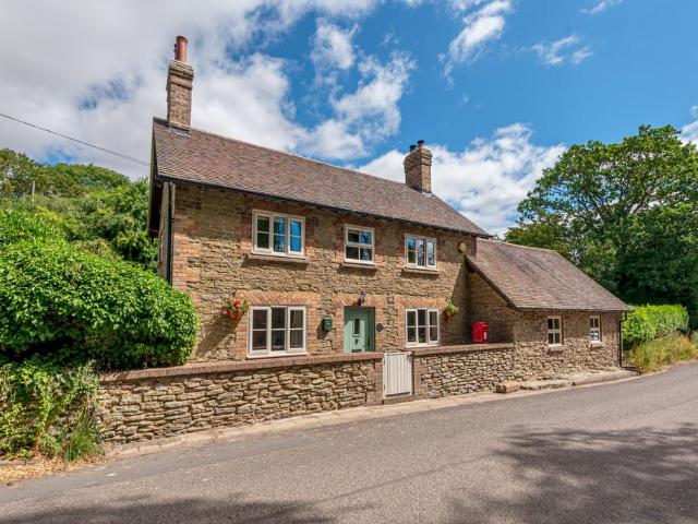 4 bedroom cottage for sale