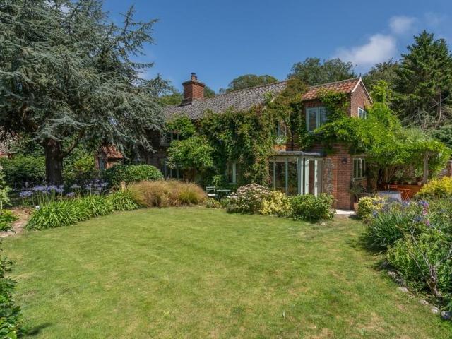 4 bedroom cottage for sale