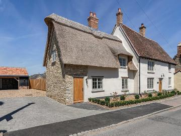 4 bedroom cottage for sale