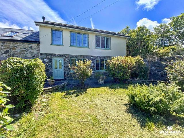 4 bedroom end of terrace house for sale