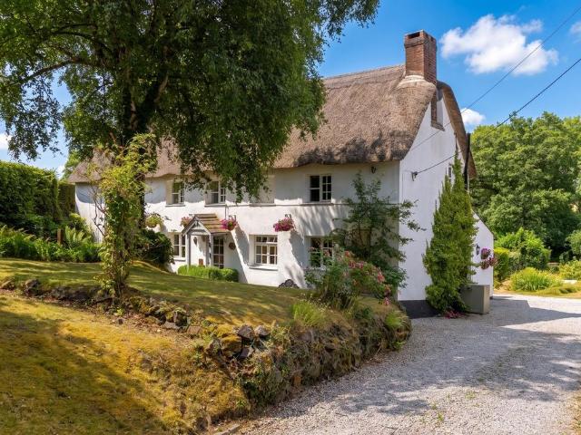 4 bedroom cottage for sale
