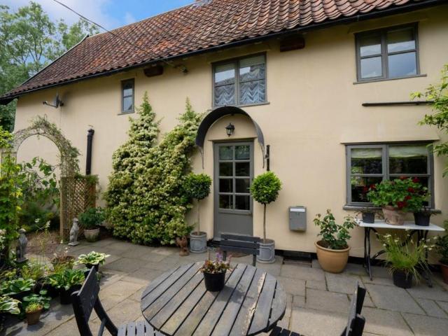 4 bedroom cottage for sale
