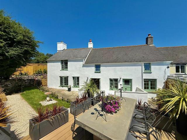 4 bedroom cottage for sale