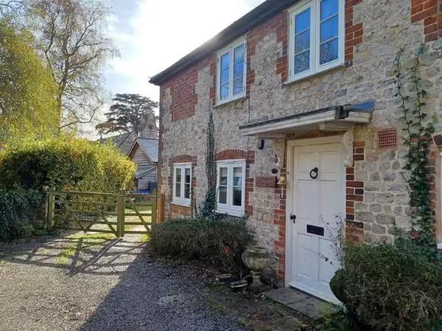 4 bedroom cottage for rent in Sutton Veny, Warminster, BA12