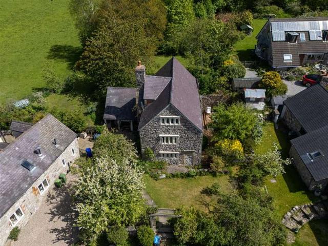4 Bedroom Cottage House