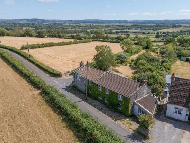 4 Bedroom Cottage House