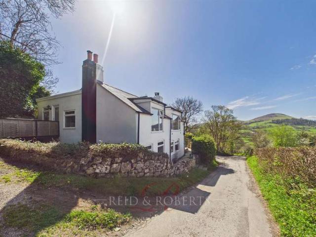 4 Bedroom Cottage House
