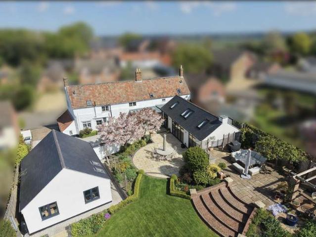 4 Bedroom Cottage House