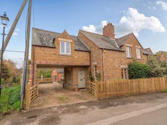 4 Bedroom Cottage House