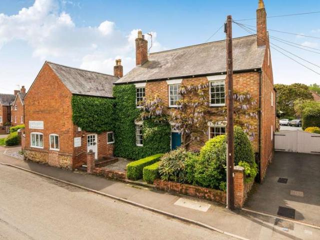 5 Bedroom Cottage House