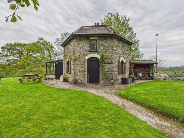 4 Bedroom Cottage House