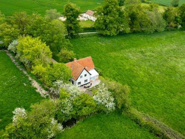 4 Bedroom Cottage House