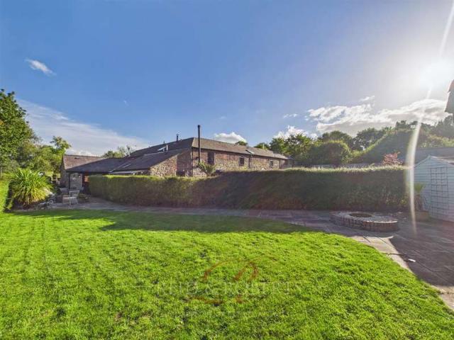 4 Bedroom Cottage House