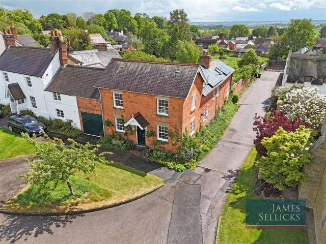 4 Bedroom Cottage House