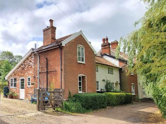 4 Bedroom Cottage House