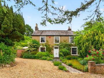 4 bedroom country house for sale