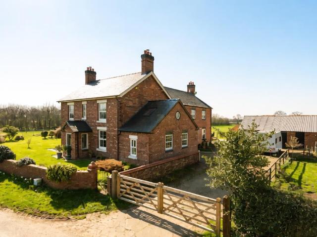 4 bedroom country house for sale