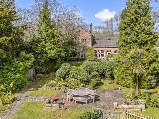 4 bedroom country house for sale