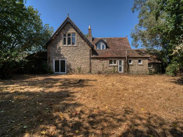 4 bedroom country house for sale