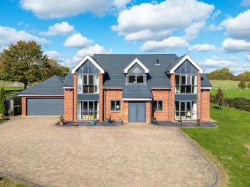 House for sale in Burhill - Garden, Parking