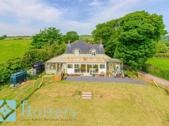 4 bedroom country house for sale