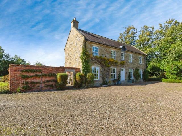 4 bedroom country house for sale