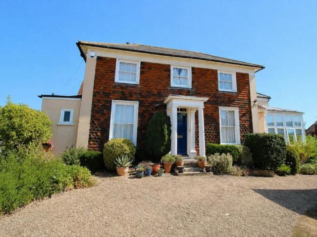 4 bedroom country house for sale