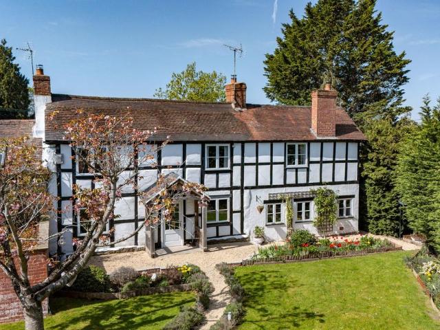 4 bedroom country house for sale