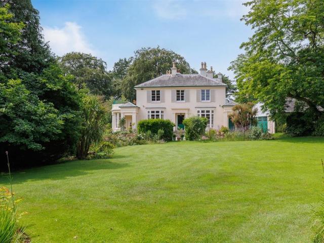 4 bedroom country house for sale