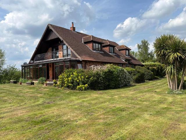 4 bedroom country house for sale