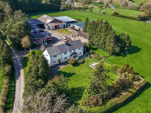 4 bedroom country house for sale