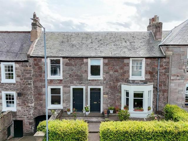 4 bedroom country house for sale