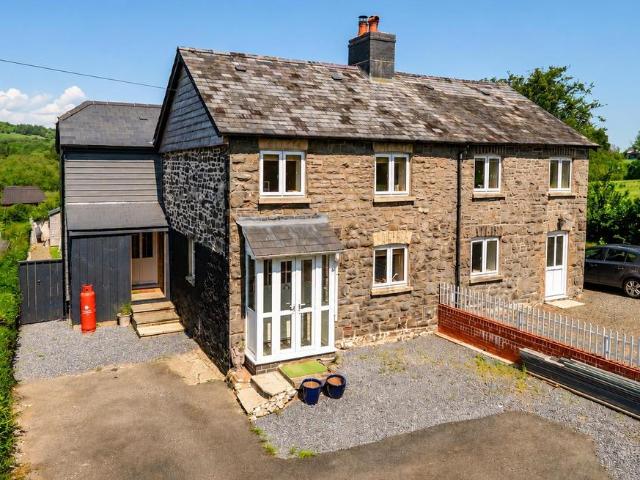 4 bedroom country house for sale