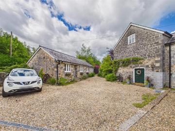 4 bedroom country house for sale
