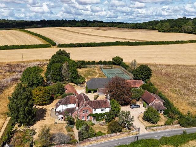5 bedroom country house for sale